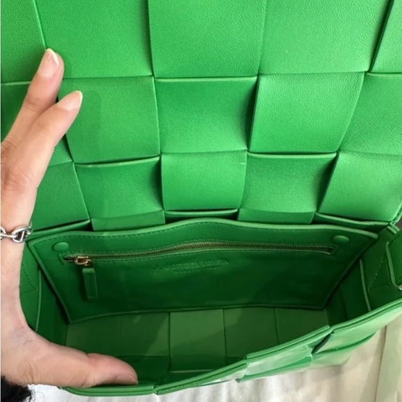 Bottega Veneta Patent Cassette Crossbody BNWT - Picture 4 of 12